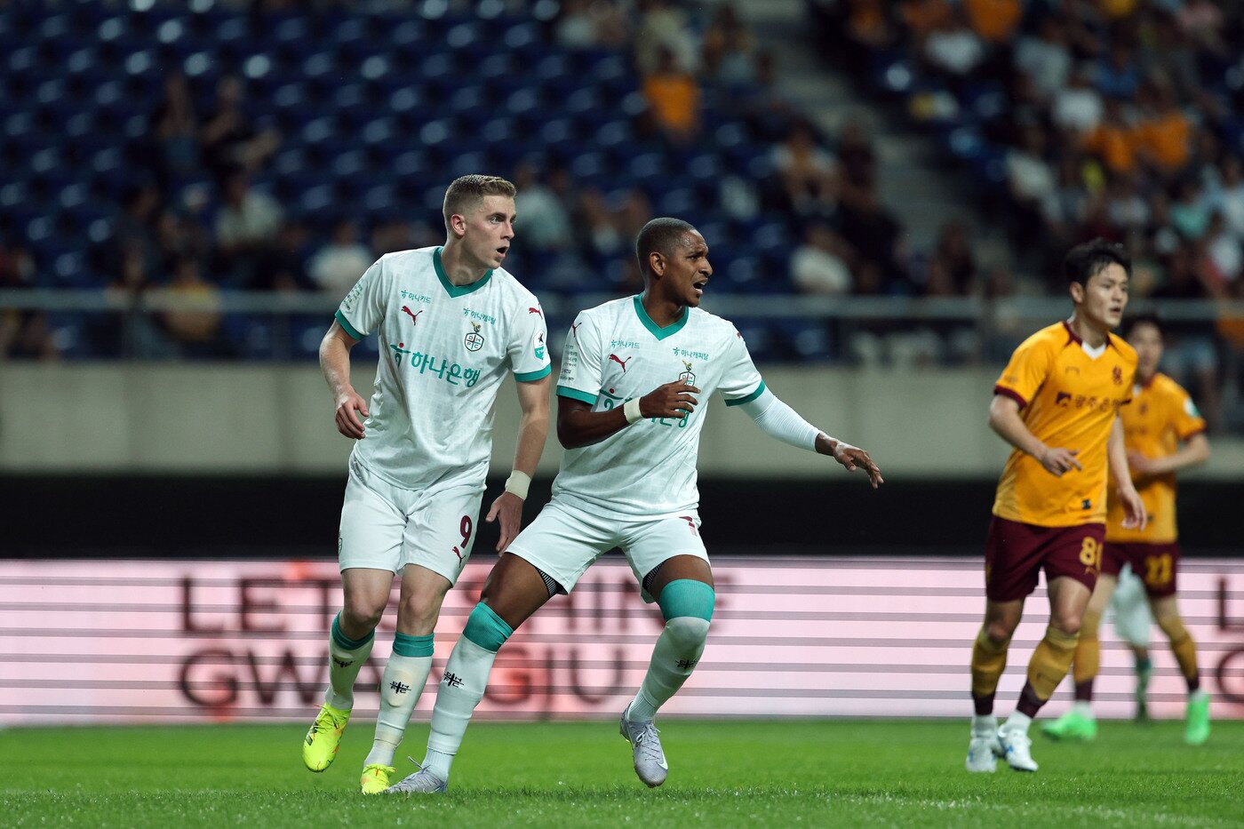 본문 이미지 - 여름 이적시장을 통해 선수들을 폭풍 영입한 대전. 동아시안컵 휴식기 전에 분위기를 바꿔야한다. (대전 제공)