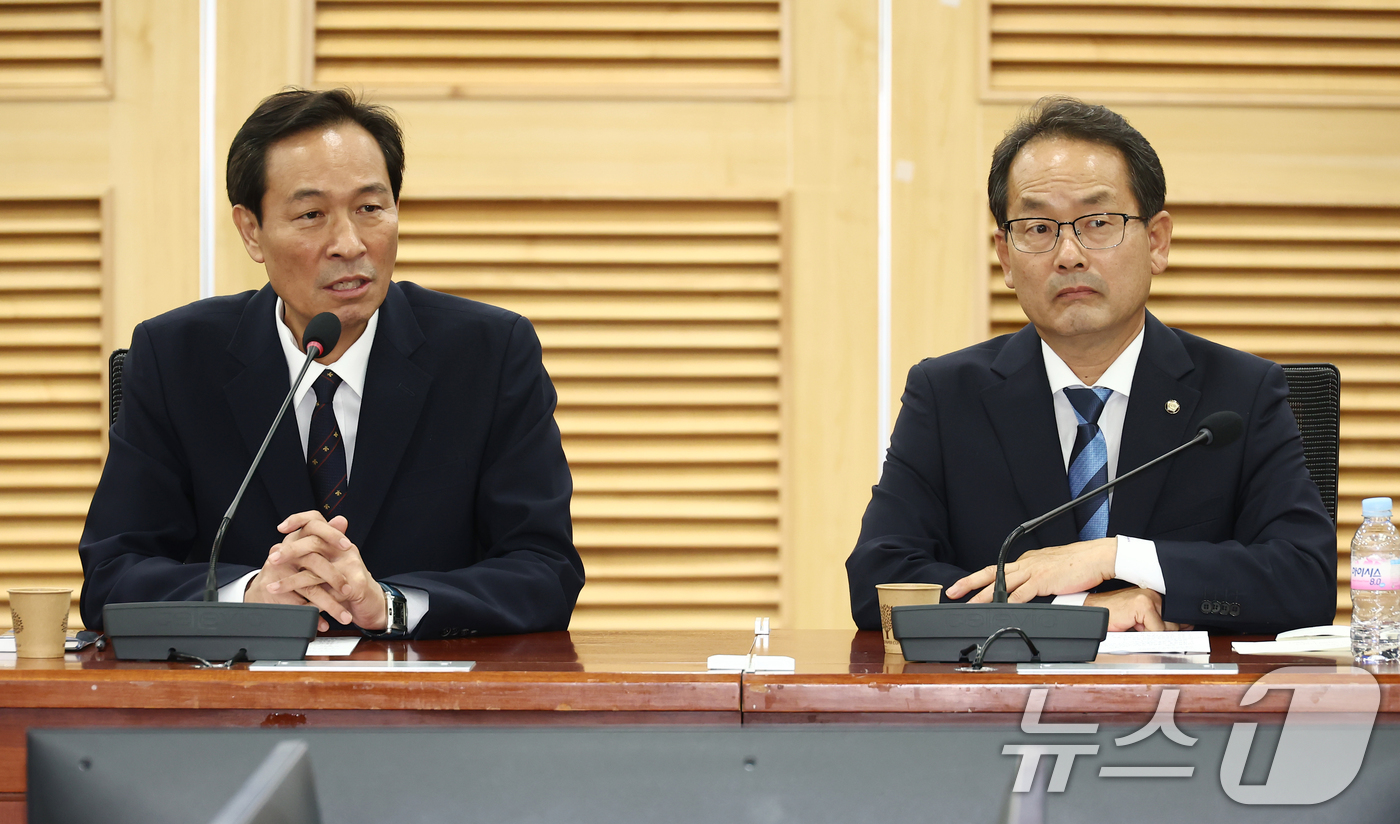 (서울=뉴스1) 김민지 기자 = 우상호 대통령실 정무수석이 26일 서울 여의도 국회 의원회관에서 열린 더불어민주당 재선의원 모임에서 인사말을 하고 있다. 2025.6.26/뉴스1