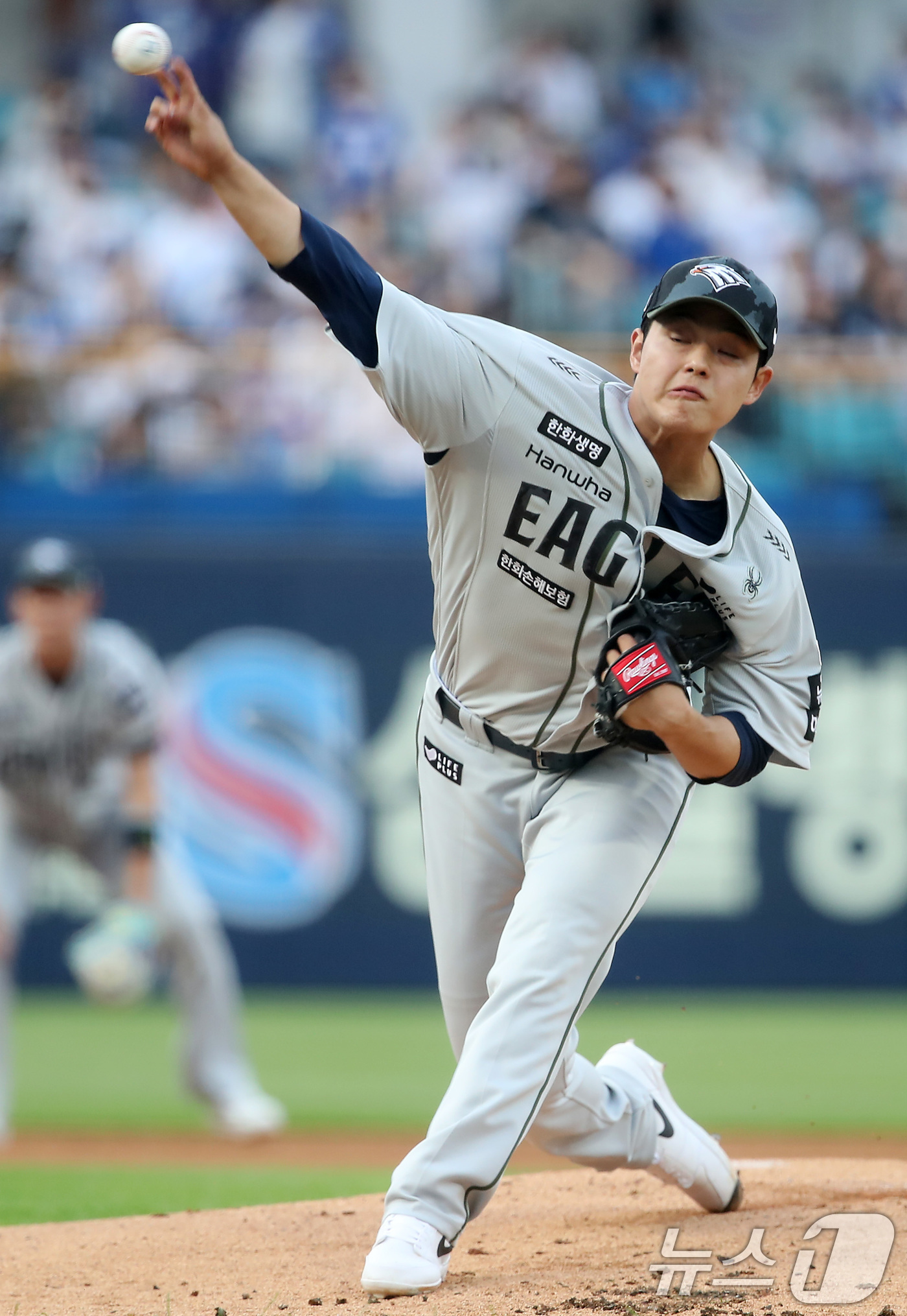 (대구=뉴스1) 공정식 기자 = 26일 오후 대구 수성구 삼성라이온즈파크에서 열린 프로야구 '2025 신한 SOL뱅크 KBO 리그' 한화 이글스와 삼성 라이온즈의 경기, 1회말 한 …