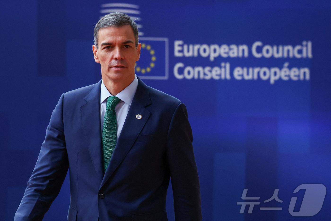 (브뤼셀 로이터=뉴스1) 강민경 기자 = 페드로 산체스 스페인 총리가 26일(현지시간) 벨기에 브뤼셀에서 열리는 유럽연합(EU) 정상회의에 참석하고 있다. 2025.6.26ⓒ 로이 …