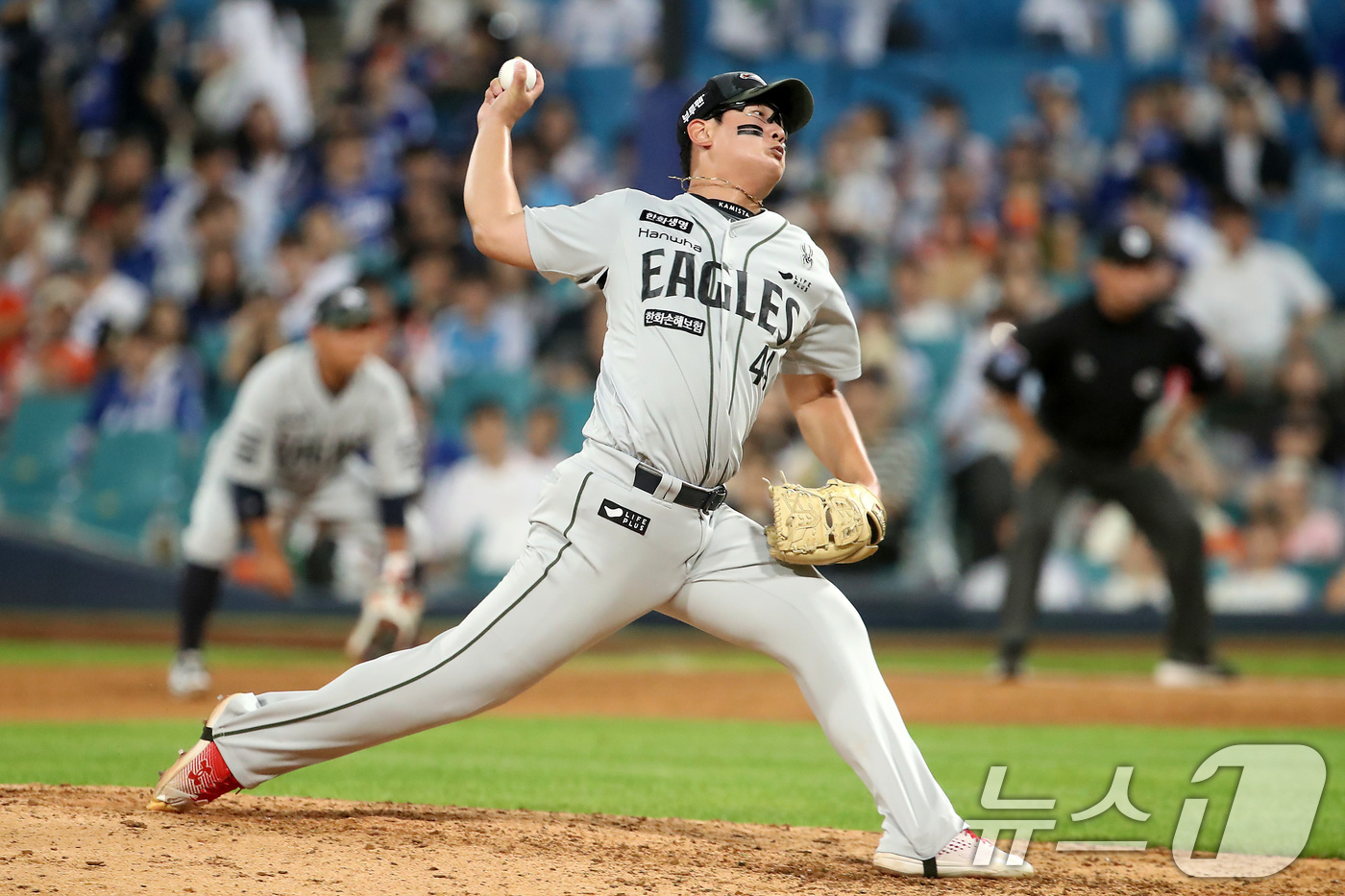 (대구=뉴스1) 공정식 기자 = 26일 오후 대구 수성구 삼성라이온즈파크에서 열린 프로야구 '2025 신한 SOL뱅크 KBO 리그' 한화 이글스와 삼성 라이온즈의 경기, 9회말 한 …