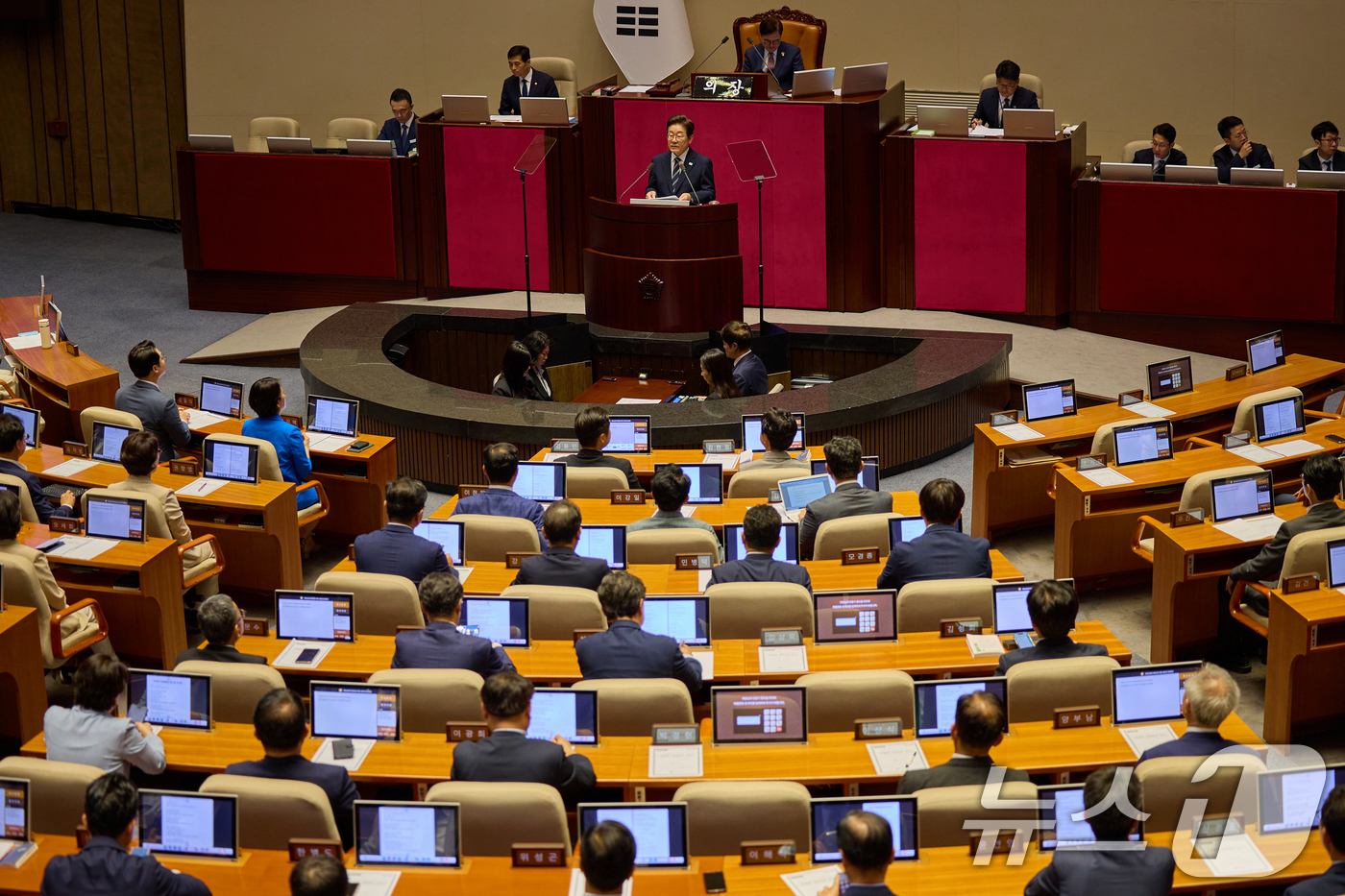 (서울=뉴스1) 허경 기자 = 이재명 대통령이 지난 26일 서울 여의도 국회에서 추가경정예산(추경) 시정연설을 하고 있다. (이재명 대통령 SNS. 재판매 및 DB 금지) 2025 …