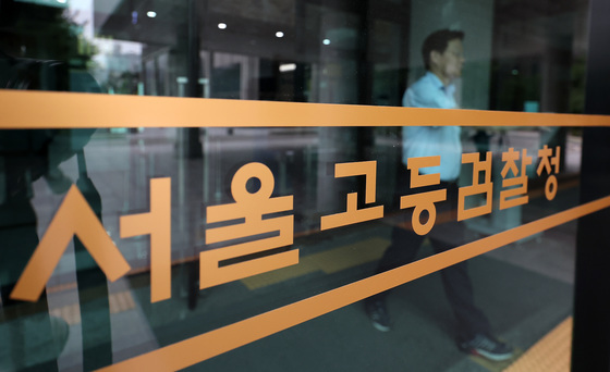 특검 전방위 압박에 한발 물러선 尹 부부…다가오는 '소환의 시간'