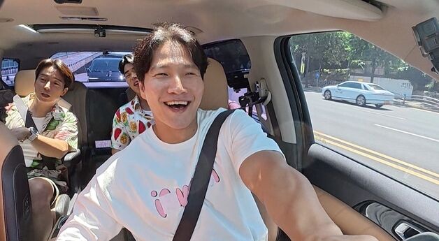 "신혼집 준비하냐"…'62억 자가 현금매입' 김종국, 결혼설 입연다