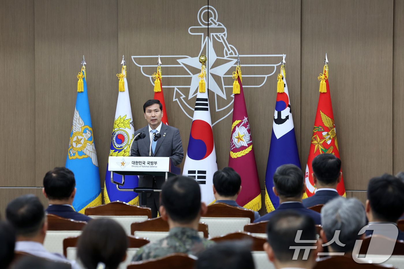 (서울=뉴스1) = 김선호 전 국방부 차관이 27일 서울 용산구 국방부 청사에서 열린 이임식에서 인사말을 하고 있다. (국방일보 제공. 재판매 및 DB 금지) 2025.6.27/뉴 …