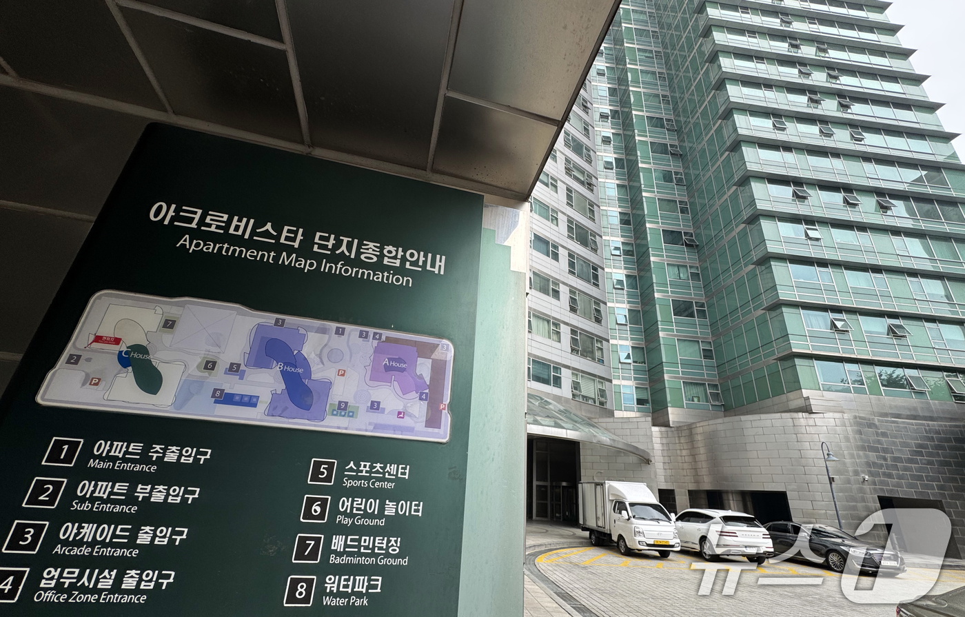 (서울=뉴스1) 김명섭 기자 = 민중기 특별검사팀의 수사를 앞둔 윤석열 전 대통령의 부인 김건희 여사가 27일 퇴원 수속 절차를 밟는 것으로 알려졌다.김 여사는 지난 16일 우울증 …