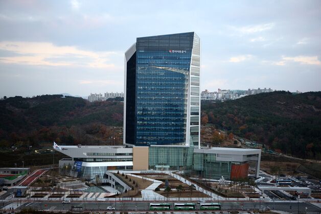 작년 원유 수입량 10.3억 배럴…전년 대비 2.3% 증가