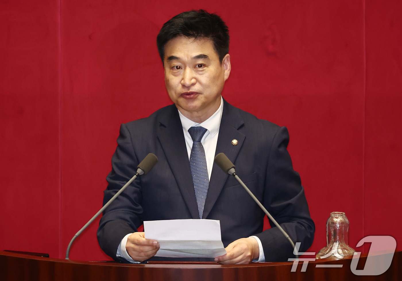 (서울=뉴스1) 김민지 기자 = 강유정 대통령실 대변인의 국회의원직을 승계한 최혁진 무소속 의원이 27일 오후 서울 여의도 국회에서 열린 본회의에서 인사말을 하고 있다. 2025. …