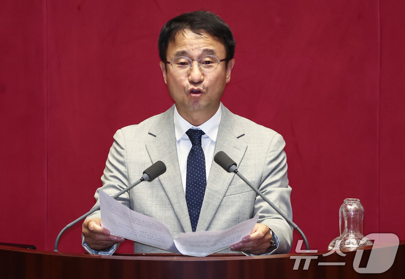 본문 이미지 - 국회 예산결산특별위원장에 당선된 한병도 더불어민주당 의원이 27일 오후 서울 여의도 국회에서 열린 본회의에서 당선 인사말을 하고 있다. 2025.6.27/뉴스1 ⓒ News1 김민지 기자