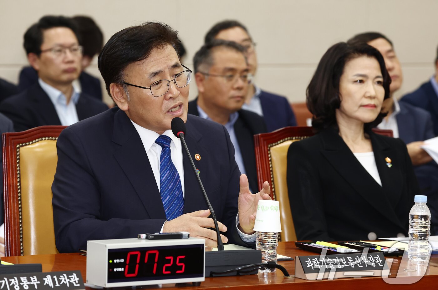 본문 이미지 - 유상임 과학기술정보통신부 장관이 27일 오후 서울 여의도 국회에서 열린 과학기술정보방송통신위원회 전체회의에서 의원 질의에 답변하고 있다. 2025.6.27/뉴스1 ⓒ News1 김민지 기자