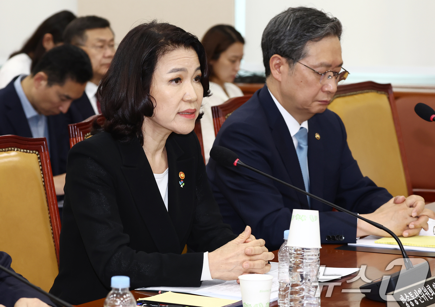 (서울=뉴스1) 김민지 기자 = 이진숙 방송통신위원장이 27일 오후 서울 여의도 국회에서 열린 과학기술정보방송통신위원회 전체회의에서 의원 질의에 답변하고 있다. 2025.6.27/ …