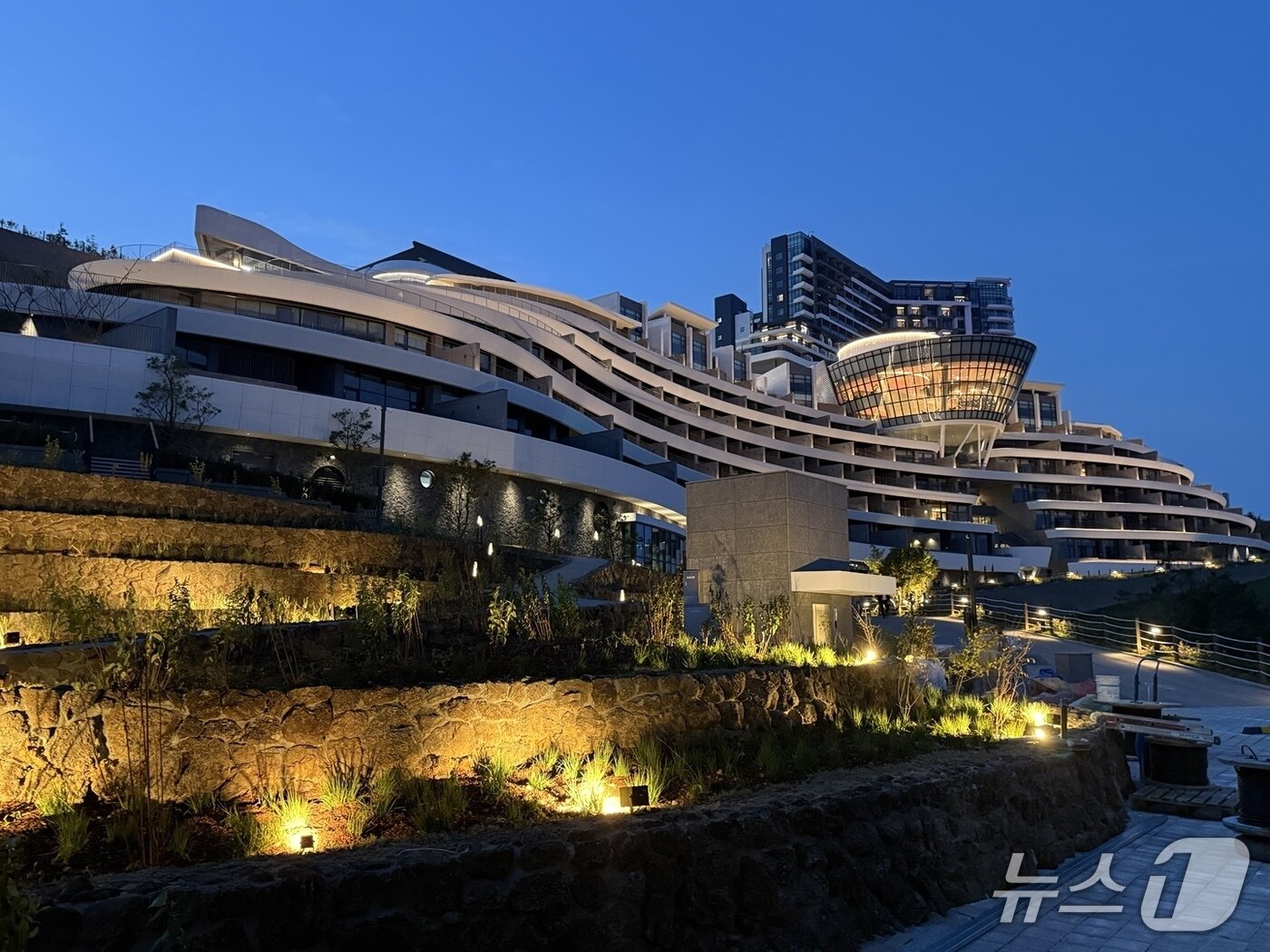 본문 이미지 - 쏠비치남해의 야간 전경.ⓒ 뉴스1 DB