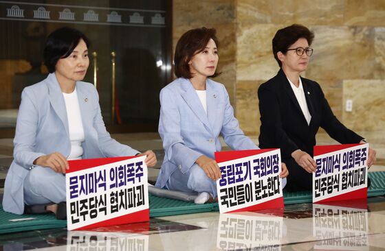 '철야농성' 나경원 "與, 법사위 장악은 독재선언…마지막 보루 지켜야"