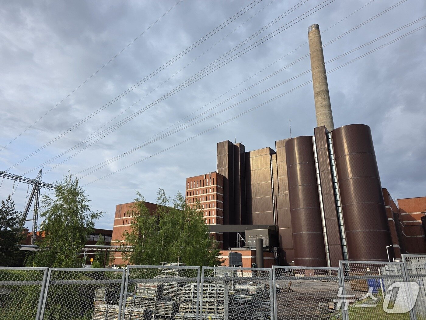 본문 이미지 - 핀란드 헬싱키에 위치한 구 화력 발전소 부지. 스테디 에너지의 파일럿 원자로 건설도 이같은 화력 발전소 부지를 활용할 예정이다. ⓒ News1 이형진 기자