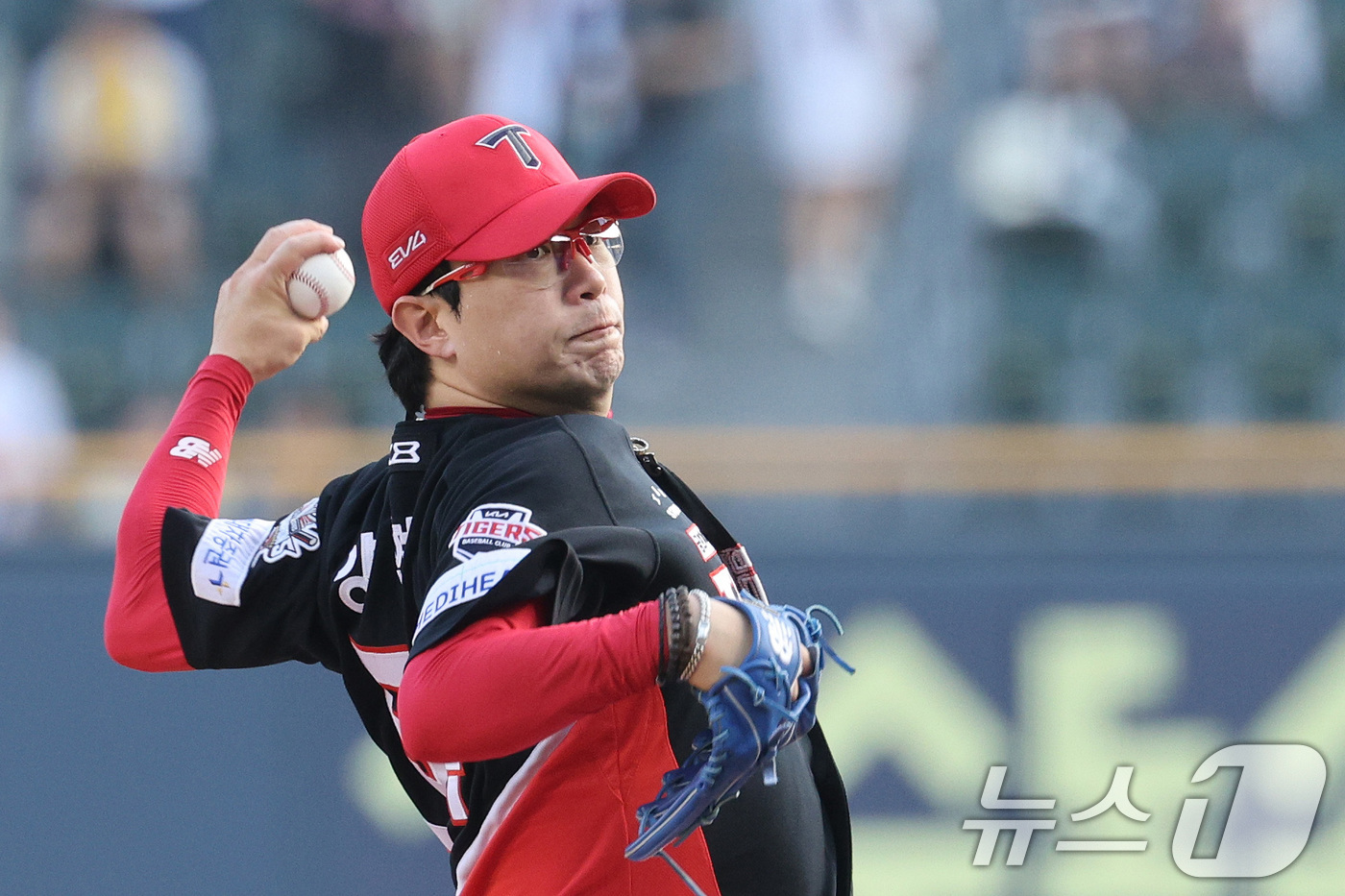 (서울=뉴스1) 신웅수 기자 = 27일 오후 서울 잠실야구장에서 열린 프로야구 '2025 신한 SOL뱅크 KBO 리그' KIA와 LG의 경기에서 KIA 선발 양현종이 역투하고 있다 …