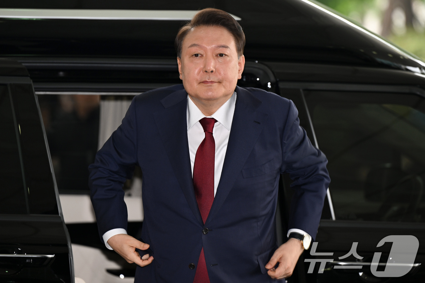 (서울=뉴스1) 김성진 기자 = 윤석열 전 대통령이 28일 오전 서울 서초구 서울고검 청사에 마련된 내란특검에 피의자 신분으로 첫 출석하고 있다. (공동취재) 2025.6.28/뉴 …