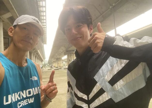 박보검, 션과 새벽 러닝에도 훈훈한 외모 "묻지도 않고 따라와" [N샷]