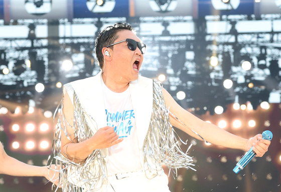 경찰, '수면제 대리수령' 싸이 소속사·차량 압수수색