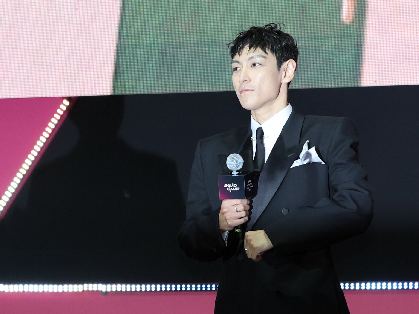 본문 이미지 - 그룹 빅뱅 출신 배우 최승현(탑)이 28일 오후 서울광장에서 열린 오징어 게임 시즌3 글로벌 피날레 무대인사에 참석하고 있다 2025.6.28/뉴스1 ⓒ News1 황기선 기자