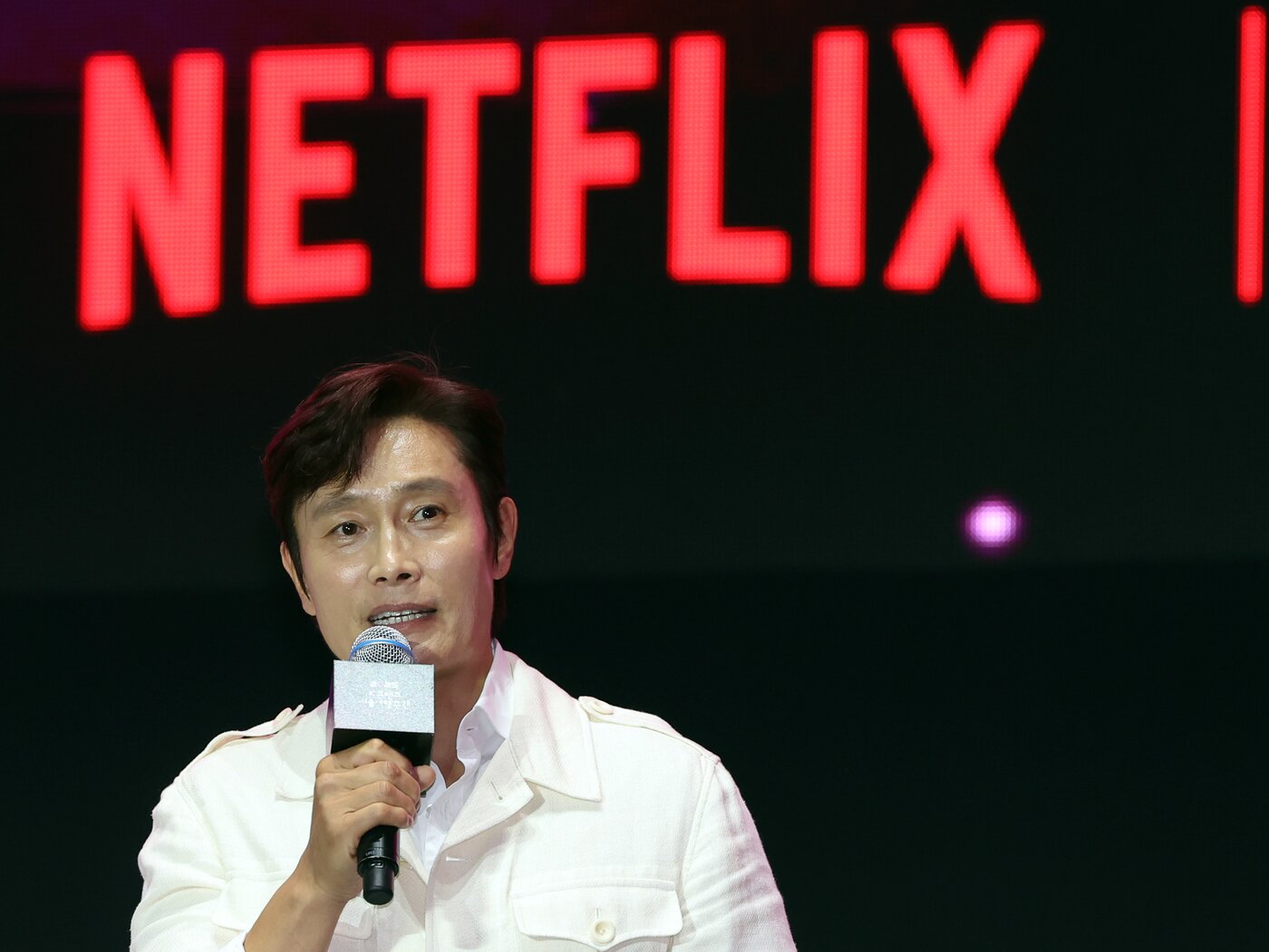 본문 이미지 - 배우 이병헌이 28일 오후 서울광장에서 열린 오징어게임 시즌3 글로벌 피날레 무대인사에서 발언을 하고 있다. 2025.6.28/뉴스1 ⓒ News1 황기선 기자