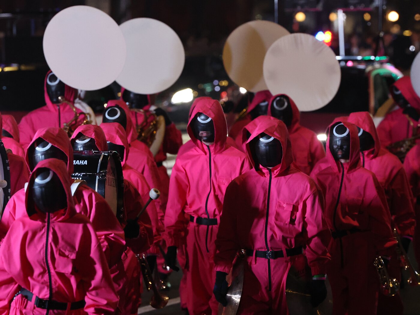 본문 이미지 - 28일 오후 서울 광화문광장에서 서울광장까지 '오징어 게임 시즌3 글로벌 피날레 퍼레이드'가 진행되고 있다. 2025.6.28/뉴스1 ⓒ News1 황기선 기자