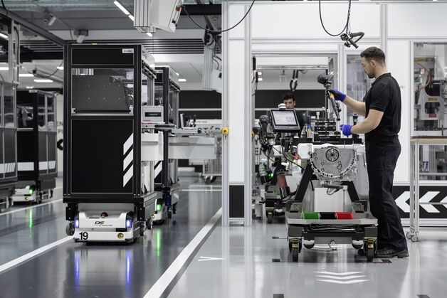[르포] "One Man One Engine"…장인 숨결 녹아있는 AMG 심장