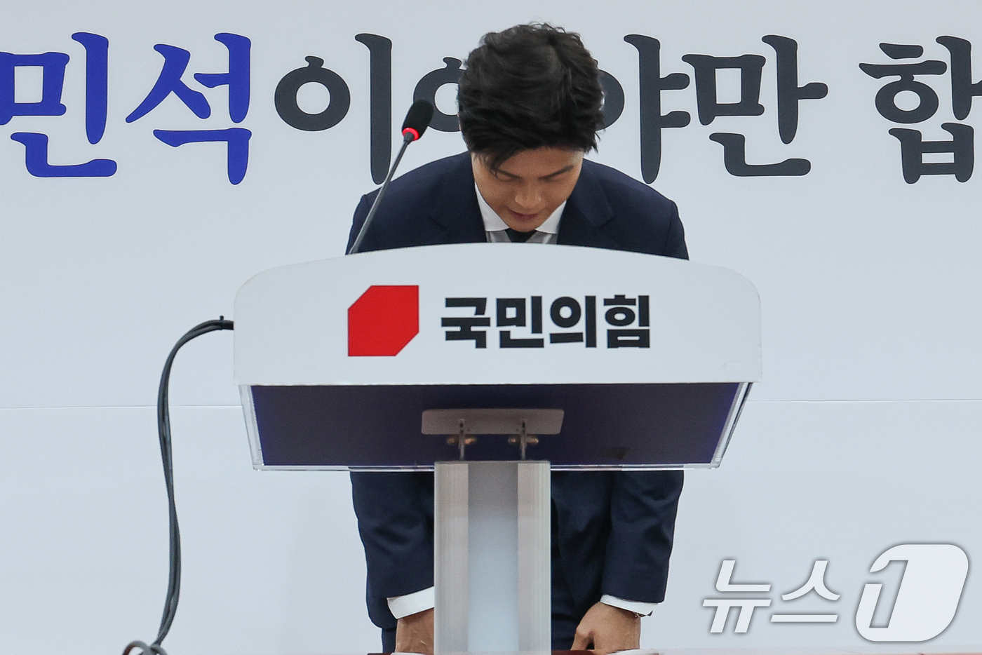 (서울=뉴스1) 안은나 기자 = 김용태 국민의힘 비상대책위원장이 29일 오후 서울 여의도 국회에서 채해병 특검 표결에 참여하지 않은 것에 대해 유가족과 국민께 진심으로 사과드린다며 …