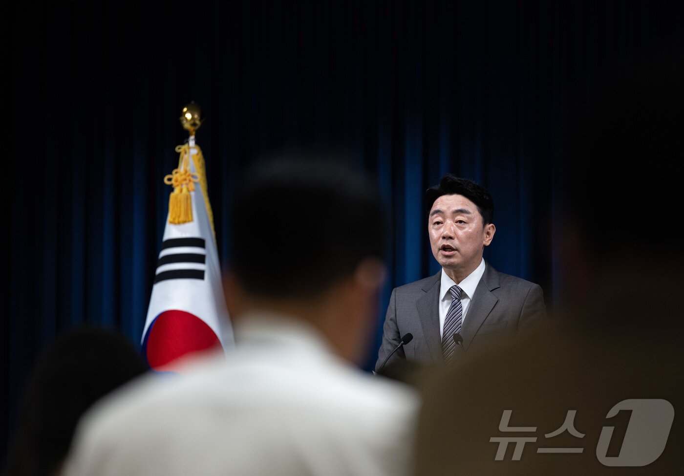 본문 이미지 - 강훈식 대통령 비서실장이 29일 서울 용산구 대통령실 청사에서 기획재정부·교육부·산업통상자원부·법무부·행정안전부·보건복지부 등 6개 부처 장관 인사 관련 브리핑을 하고 있다.  2025.6.29/뉴스1 ⓒ News1 이재명 기자