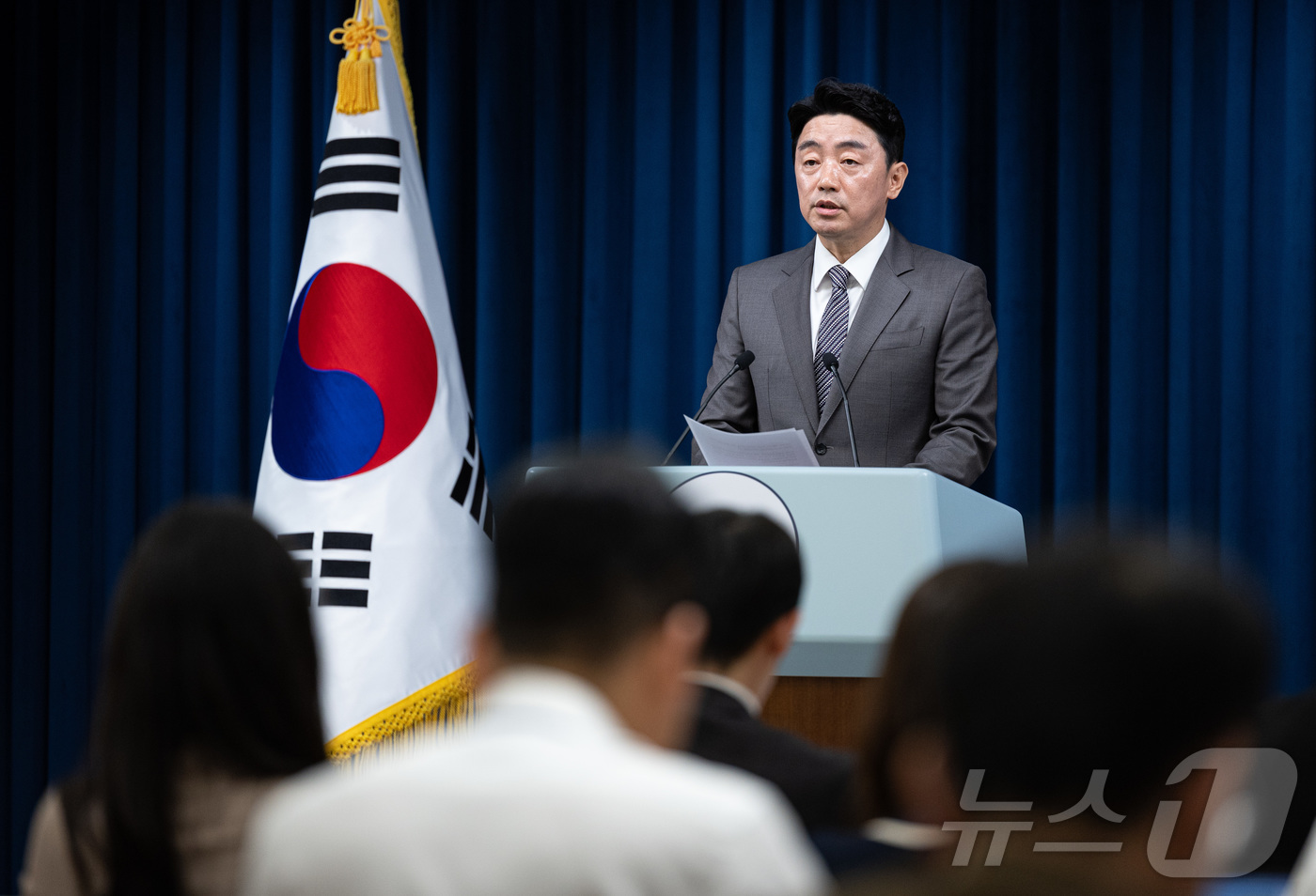 (서울=뉴스1) 이재명 기자 = 강훈식 대통령 비서실장이 29일 서울 용산구 대통령실 청사에서 기획재정부·교육부·산업통상자원부·법무부·행정안전부·보건복지부 등 6개 부처 장관 인사 …