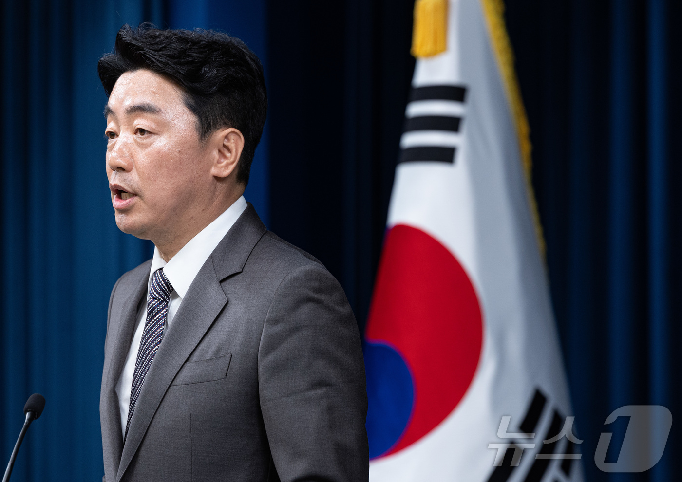 (서울=뉴스1) 이재명 기자 = 강훈식 대통령 비서실장이 29일 서울 용산구 대통령실 청사에서 기획재정부·교육부·산업통상자원부·법무부·행정안전부·보건복지부 등 6개 부처 장관 인사 …