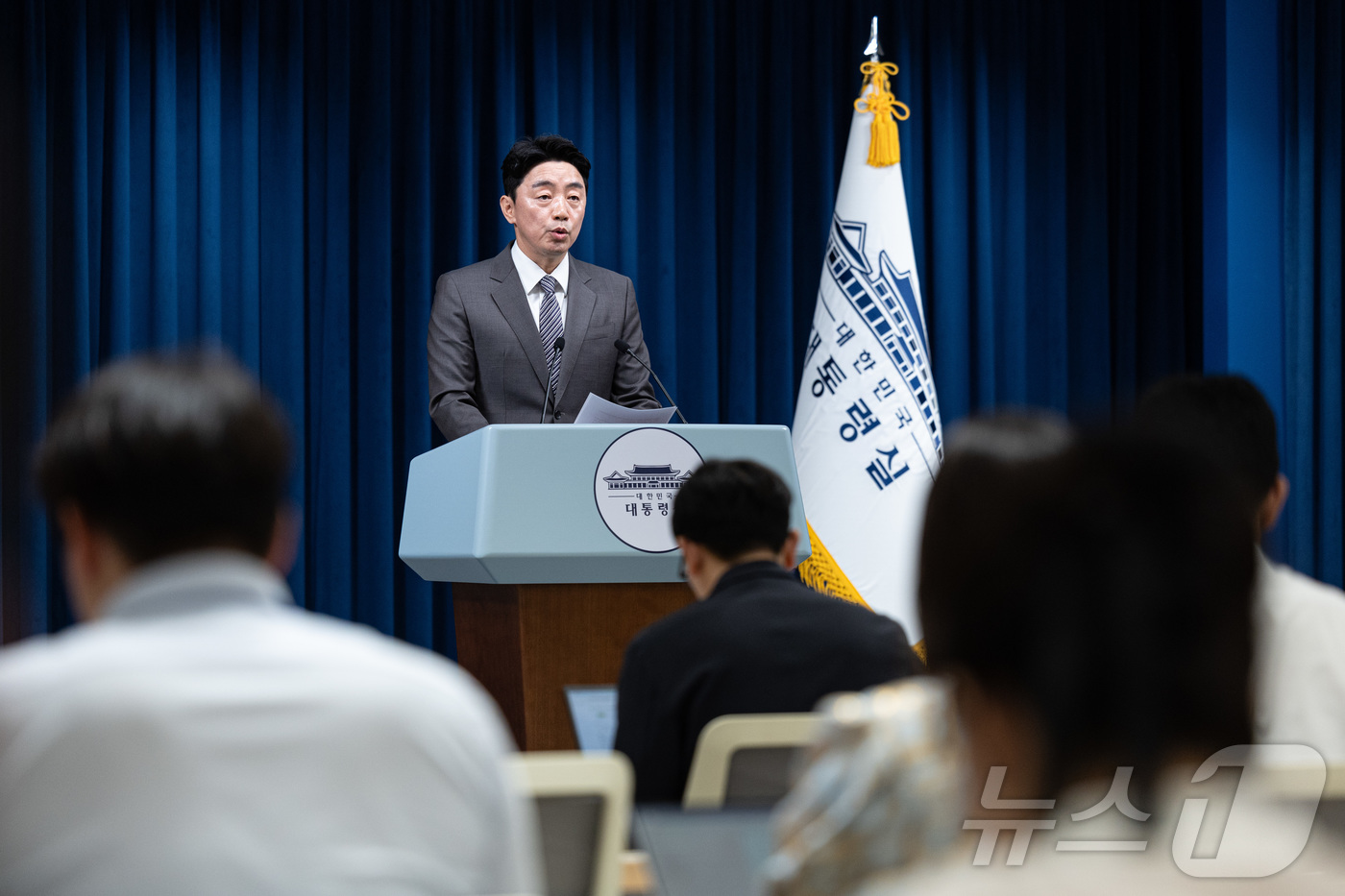 (서울=뉴스1) 이재명 기자 = 강훈식 대통령 비서실장이 29일 서울 용산구 대통령실 청사에서 기획재정부·교육부·산업통상자원부·법무부·행정안전부·보건복지부 등 6개 부처 장관 인사 …