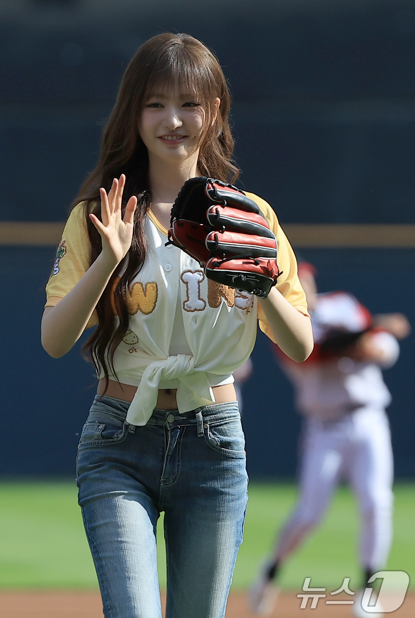 (서울=뉴스1) 박정호 기자 = 걸그룹 아이브(IVE) 리즈가 29일 오후 서울 송파구 잠실야구장에서 열린 프로야구 '2025 신한 SOL뱅크 KBO 리그' KIA 타이거즈와 LG …