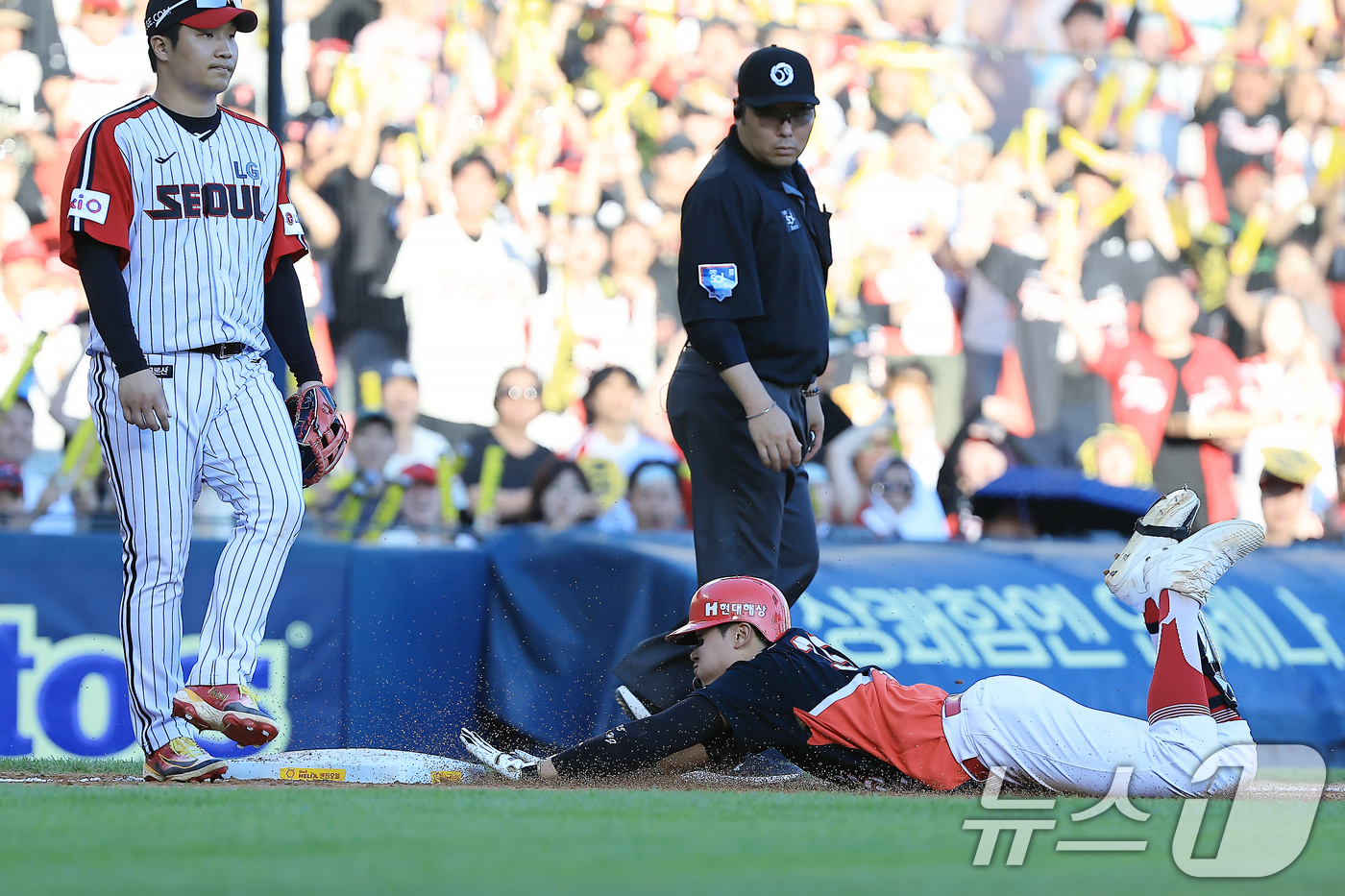 (서울=뉴스1) 박정호 기자 = 29일 오후 서울 송파구 잠실야구장에서 열린 프로야구 '2025 신한 SOL뱅크 KBO 리그' KIA 타이거즈와 LG 트윈스의 경기 6회초 1사 주 …