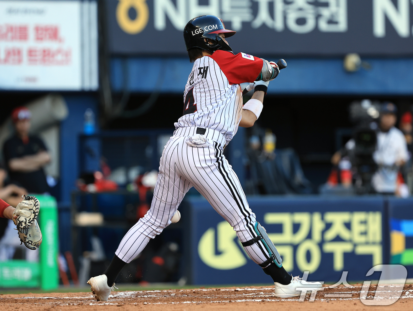 (서울=뉴스1) 박정호 기자 = 29일 오후 서울 송파구 잠실야구장에서 열린 프로야구 '2025 신한 SOL뱅크 KBO 리그' KIA 타이거즈와 LG 트윈스의 경기 6회말 2사 주 …