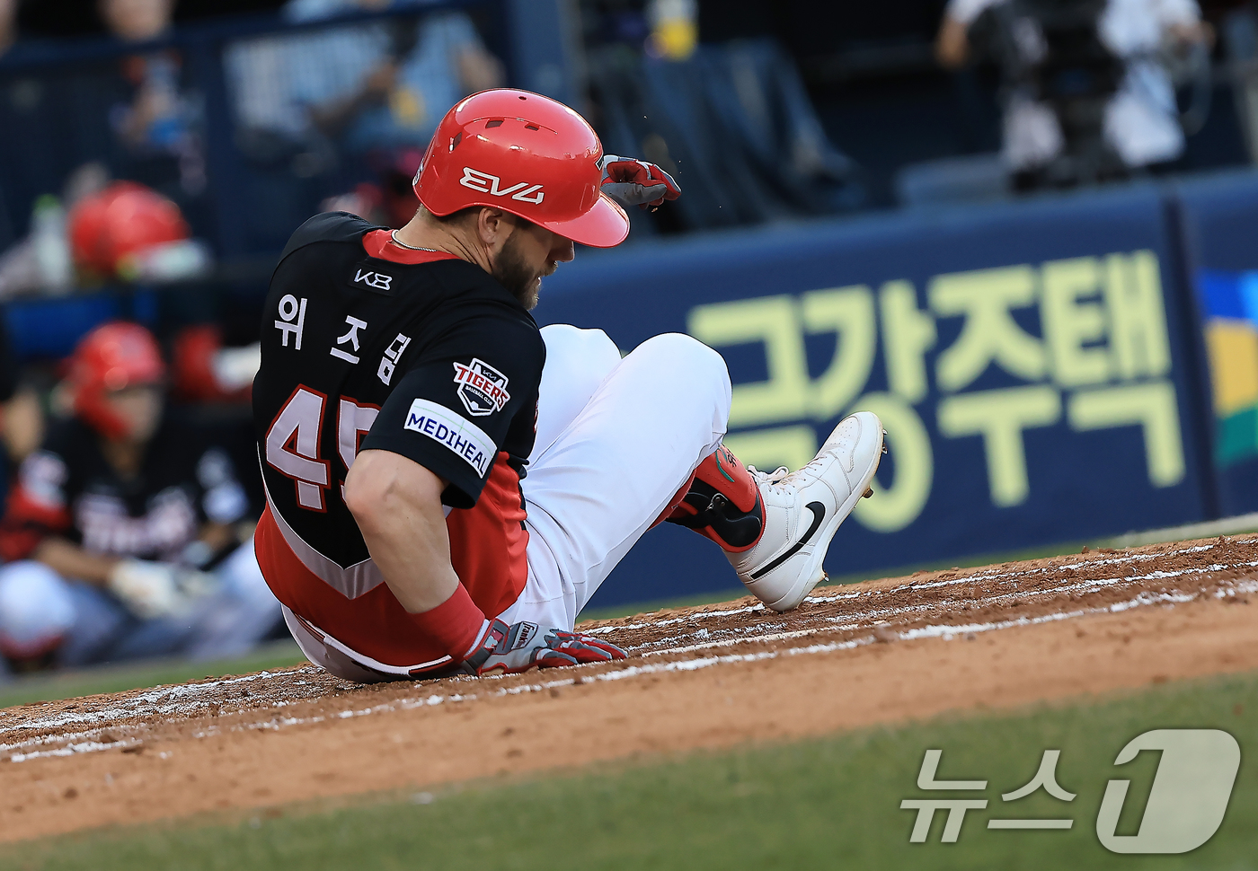 (서울=뉴스1) 박정호 기자 = 29일 오후 서울 송파구 잠실야구장에서 열린 프로야구 '2025 신한 SOL뱅크 KBO 리그' KIA 타이거즈와 LG 트윈스의 경기 8회초 KIA …