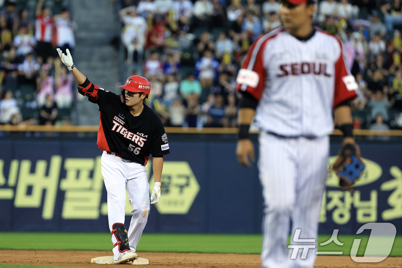 (서울=뉴스1) 박정호 기자 = 29일 오후 서울 송파구 잠실야구장에서 열린 프로야구 '2025 신한 SOL뱅크 KBO 리그' KIA 타이거즈와 LG 트윈스의 경기 9회초 2사 주 …