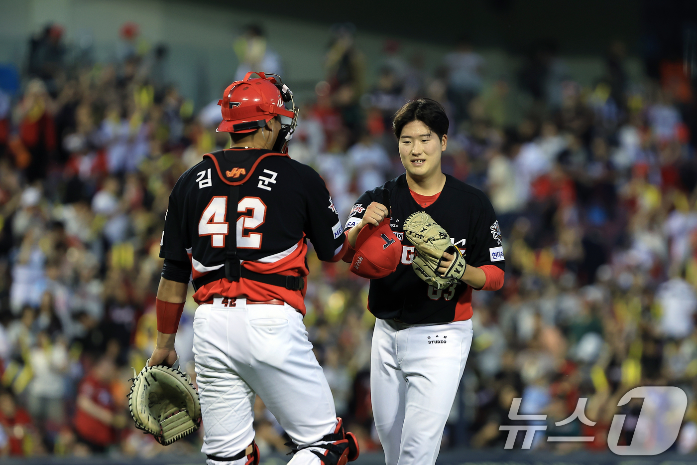 (서울=뉴스1) 박정호 기자 = 29일 오후 서울 송파구 잠실야구장에서 열린 프로야구 '2025 신한 SOL뱅크 KBO 리그' KIA 타이거즈와 LG 트윈스의 경기를 12대 2로 …