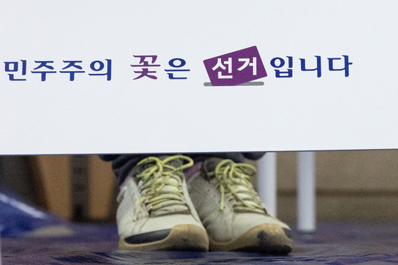 '요동치는 강진'…강진원 군수 무소속 출마 관측에 민주당 대항마 관심