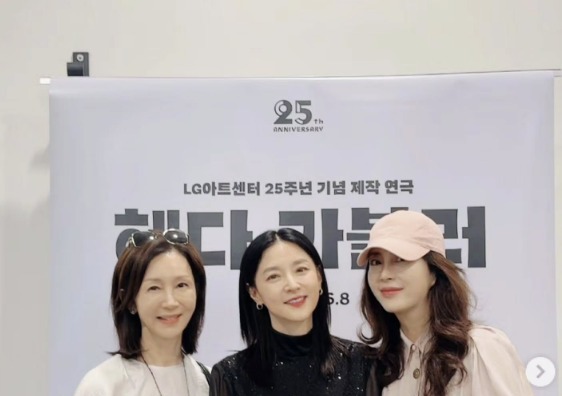 송윤아, 이영애·전인화 만났다…놀라운 동안 트리오