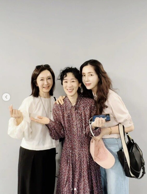 본문 이미지 - 송윤아 인스타그램