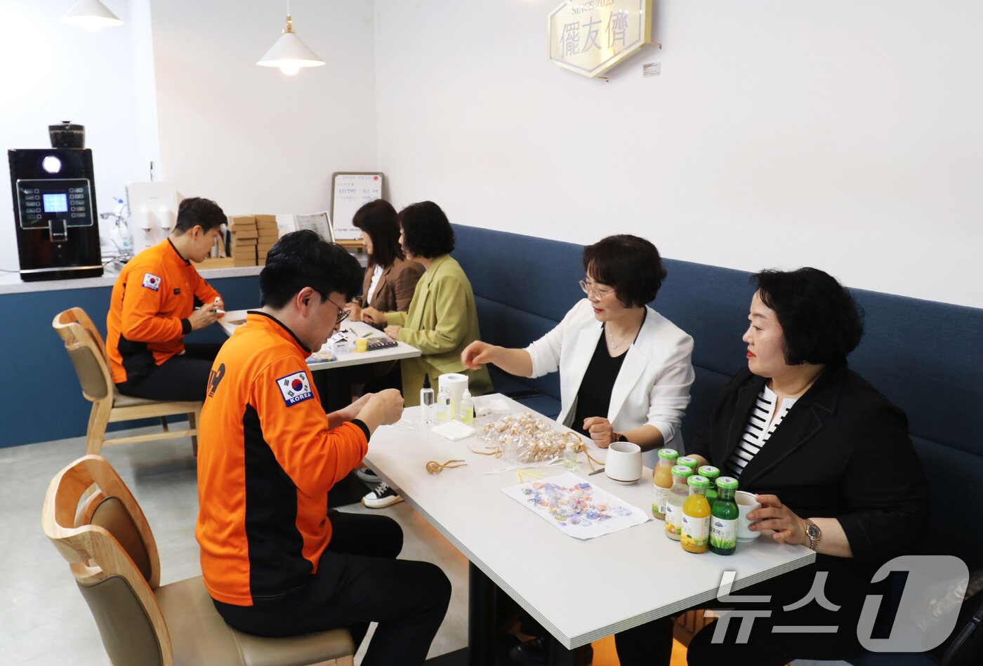 본문 이미지 - 광주 소방 공무원 심리 치유 위한 &#39;원데이 클래스&#39;. 모습.&#40;광주시 제공. 재판매 및 DB 금지&#41; 2025.6.3/뉴스1 ⓒ News1 박준배 기자