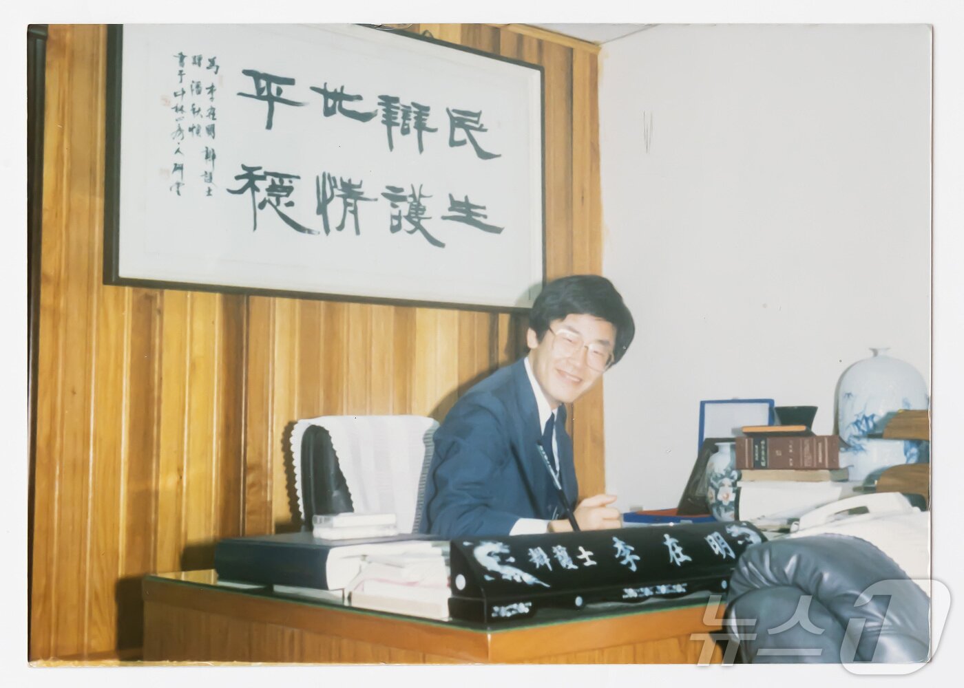본문 이미지 - 이재명 더불어민주당 대통령 후보의 법률사무소 운영 당시 모습. &#40;더불어민주당 선대위 제공&#41; 2025.6.4/뉴스1