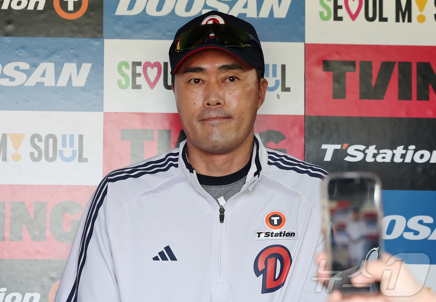 (서울=뉴스1) 김진환 기자 = 조성환 두산 베어스 감독대행이 3일 오후 서울 송파구 잠실야구장에서 열리는 프로야구 '2025 신한 SOL뱅크 KBO 리그' KIA 타이거즈와의 경 …