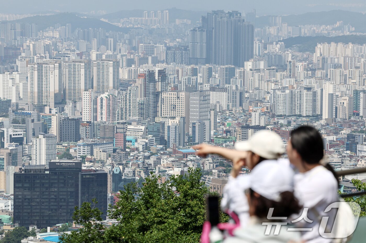 본문 이미지 - 서울 중구 남산에서 바라본 시내 아파트 단지 모습. /뉴스1 ⓒ News1 민경석 기자