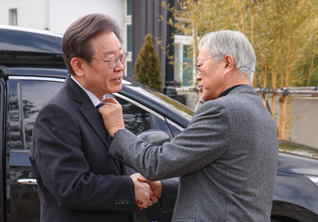 '李-文 회동'에 박지원 "DJ, 盧 당선되자 '힘 몰아주자'…동교동계 해체"