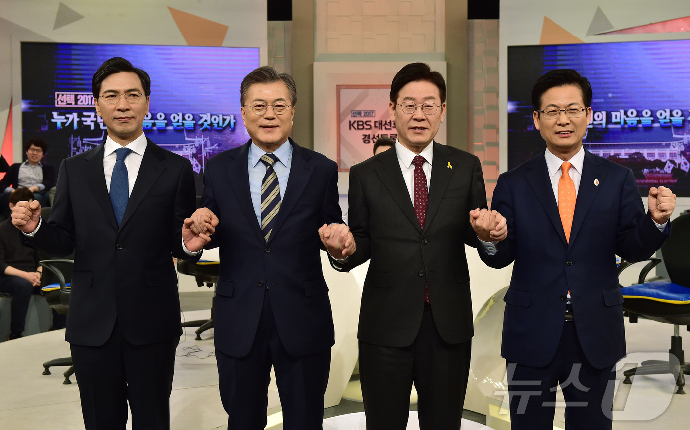 (서울=뉴스1) = 이재명 더불어민주당 대통령 후보가 4일 제21대 대한민국 대통령 당선이 확실시 되고 있다.사진은 2017년 3월 19일 안희정(왼쪽부터), 문재인, 이재명, 최 …