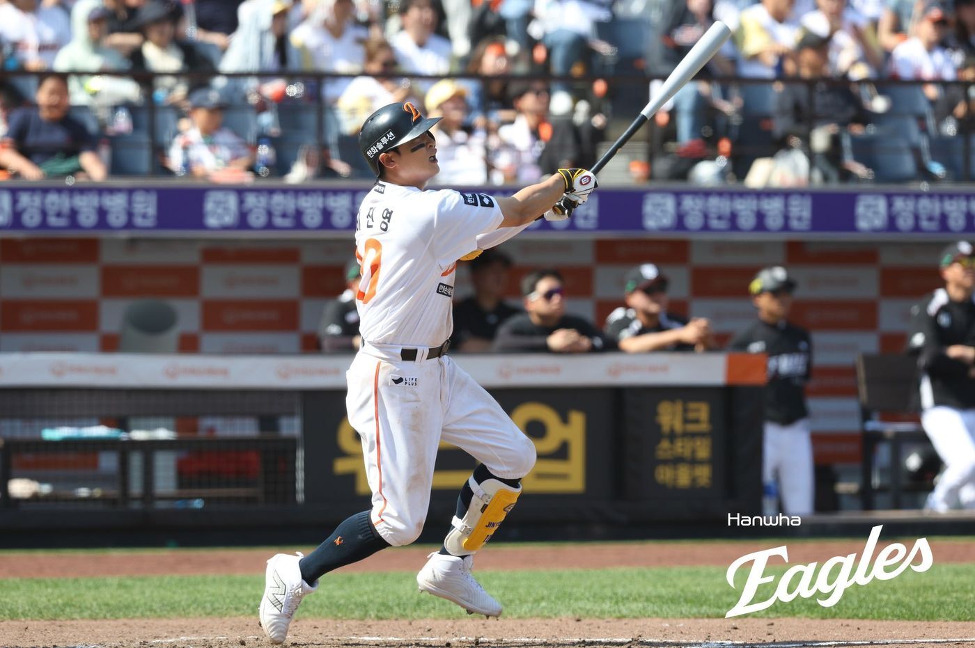 본문 이미지 - 한화 이글스 이진영이 3일 열린 KBO리그 대전 KT 위즈전에서 5회말 시즌 5호 2점 홈런을 터뜨렸다. (한화 이글스 제공)