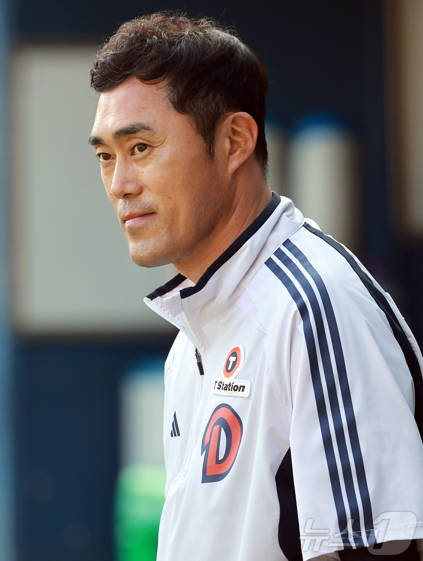 (서울=뉴스1) 김진환 기자 = 조성환 두산 베어스 감독대행이 3일 오후 서울 송파구 잠실야구장에서 열린 프로야구 '2025 신한 SOL뱅크 KBO 리그' KIA 타이거즈와 두산 …