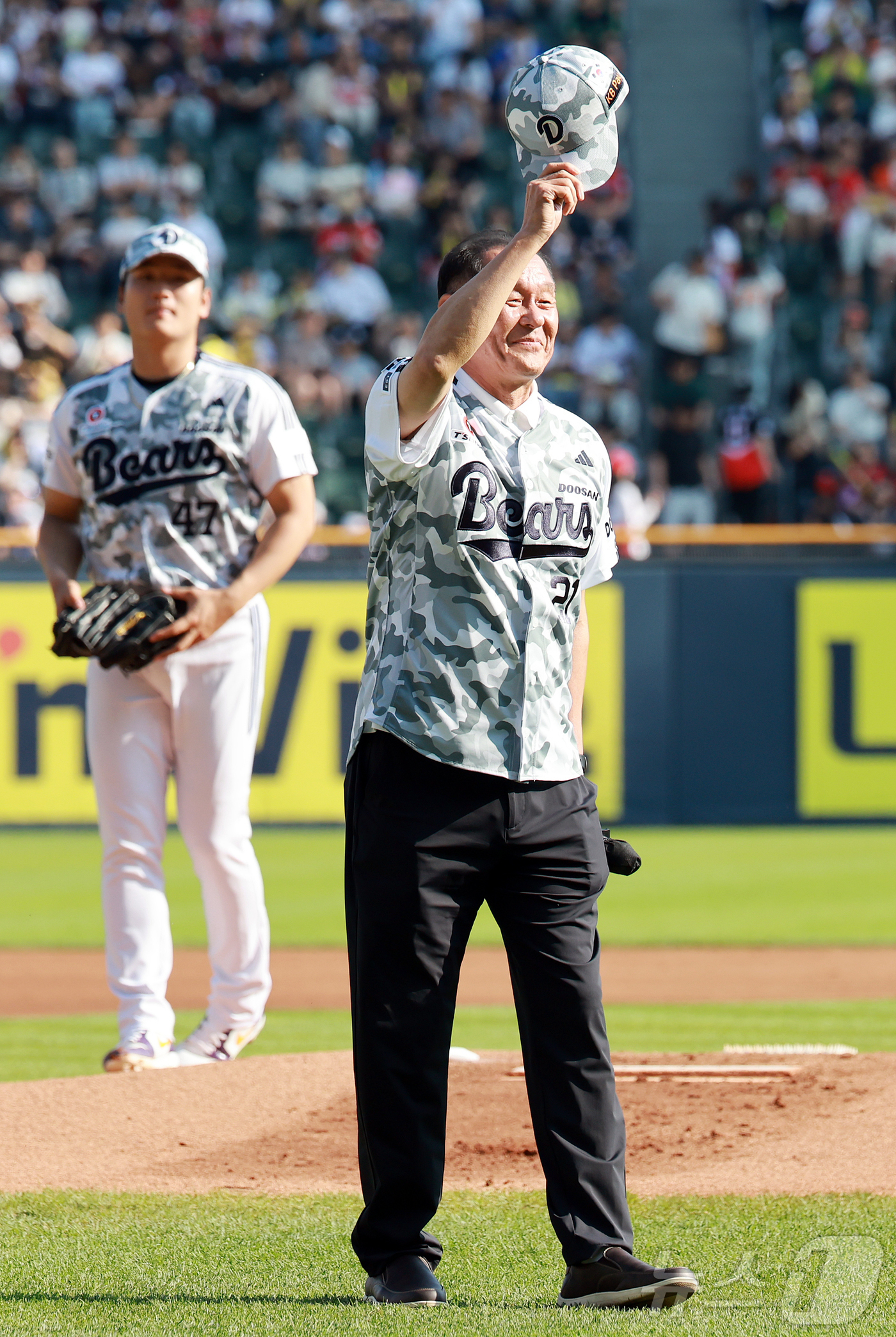 (서울=뉴스1) 김진환 기자 = 제21대 대통령 선거 투표일인 3일 오후 서울 송파구 잠실야구장에서 열린 프로야구 '2025 신한 SOL뱅크 KBO 리그' KIA 타이거즈와 두산 …