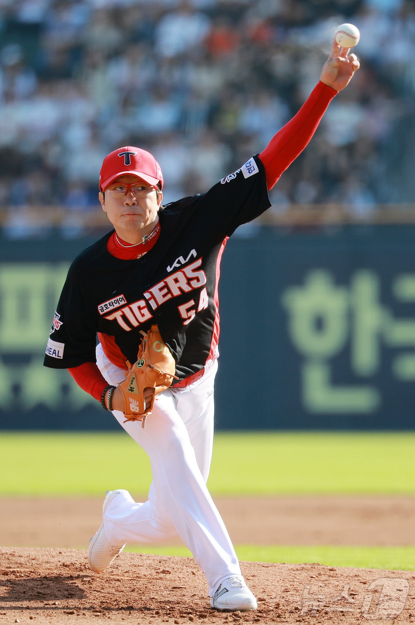 (서울=뉴스1) 김진환 기자 = 제21대 대통령 선거 투표일인 3일 오후 서울 송파구 잠실야구장에서 열린 프로야구 '2025 신한 SOL뱅크 KBO 리그' KIA 타이거즈와 두산 …